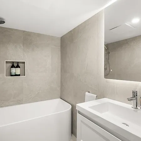 Spacious 2br Stay, Parking Pool & Balcony *