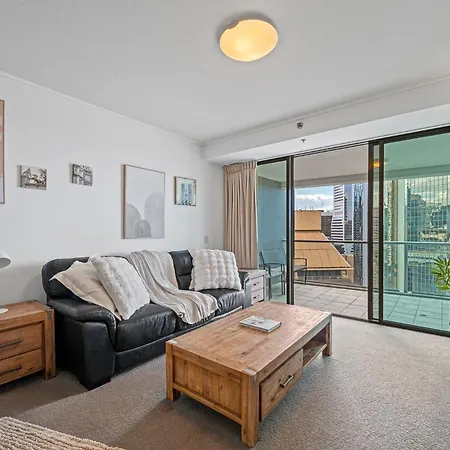With Stunning River Views Up To 6 Guests And 2 Parking Brisbane