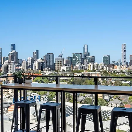 Penthouse Sleep 6 - Cbd Views - Pools - Games - Baby Brisbane