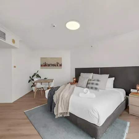 Modern Cbd W/ Balcony Views | Pool & Gym