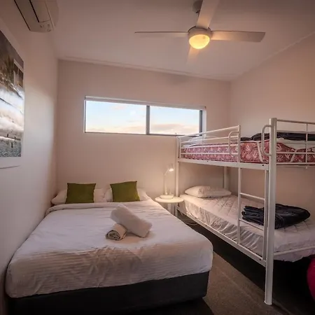 Sleeps 8 Near Uq 10 Mins Cbd Dual Living Apartment