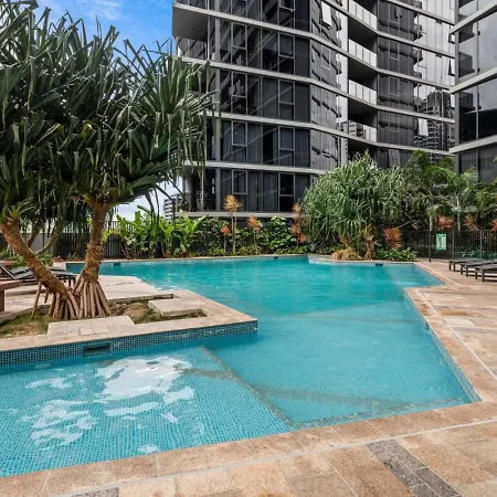 Designer 2 Bedroom In South Apartment *