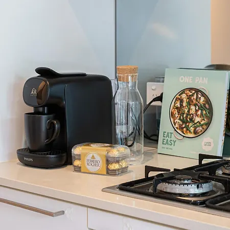 Portside Luxe Retreat 2br Free Parking & Pool *