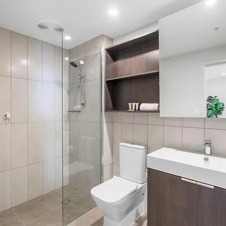 Luxury Sky-high Cbd With Pool, Gym, Parking Brisbane