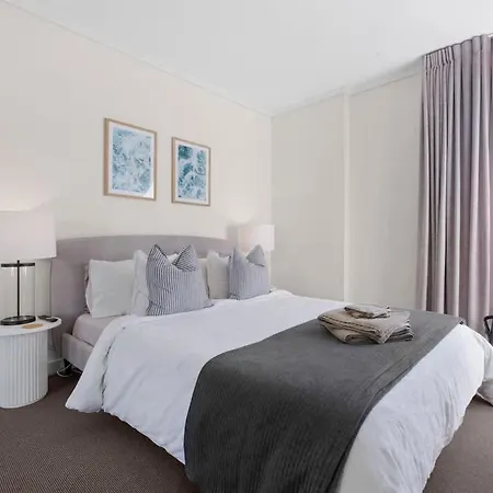 Escape 2bed-2bath-1car-pool-views - Cbd