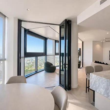 Cloud Nine | Designer Views On Level 61 Apartment *