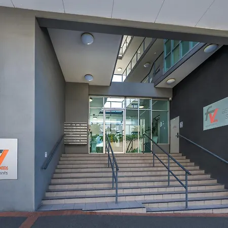 Apartment Huge Courtyard With Free Parking - Walk To Hsw, St And Valley Mall Brisbane