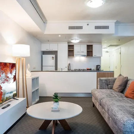 Modern 2br In Cbd | Pool | Gym | Parking * Brisbane