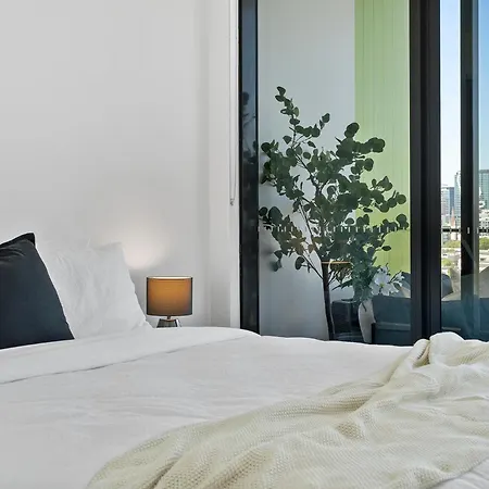 Penthouse Sleeps 8 - Cbd Views - Pools- Games - Baby *