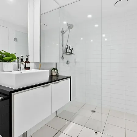 Luxury 2bed2bath With Pool, Parking, Gym And Views *