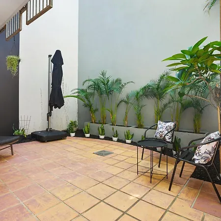 Peaceful 1-bed Near Brisbane's Heart