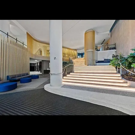 Luxury Sky-high Cbd With Pool, Gym, Parking *