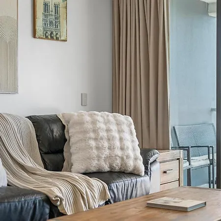 With Stunning River Views Up To 6 Guests And 2 Parking Brisbane