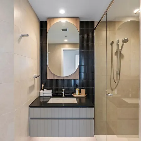 One Sky - Sleep 6 - Pools Cinema Sauna Gym Free Parking Apartment *