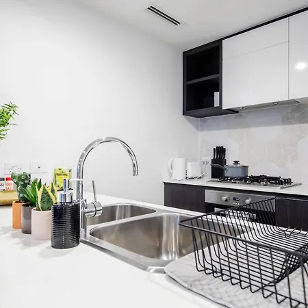 Stylish 2br With Water Views In South *