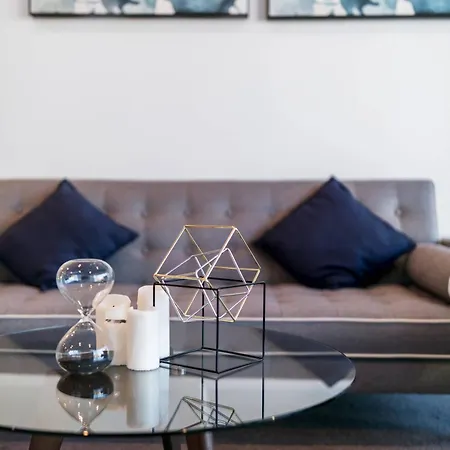 Stylish 2br With Water Views In South Apartment *