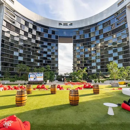 Bright & Calm Haven Lv 17 - W/ Sky & Balcony Views - Apartment Brisbane