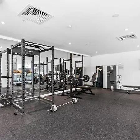 Luxury High-floor 1br Retreat With Balcony *