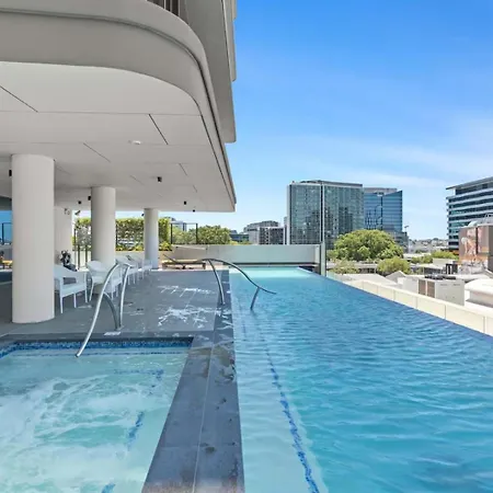 Apartment Luxury High-floor 1br Retreat With Balcony *