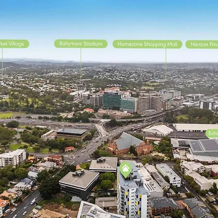Penthouse Sleep 6 - Cbd Views - Pools - Games - Baby Brisbane