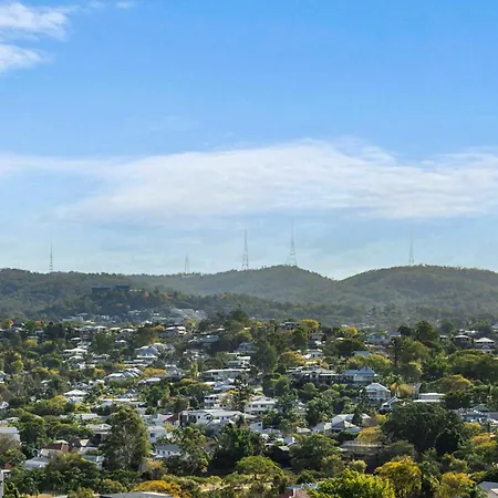 Spacious 3br Near Stadium W Views, Pool And Car Park Apartment