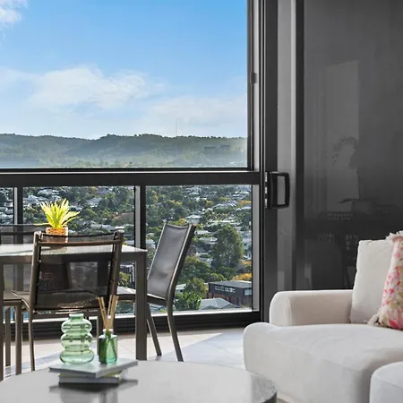 Spacious 3br Near Stadium W Views, Pool And Car Park *