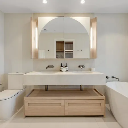 Apartment Cloud Nine | Designer Views On Level 61 Brisbane