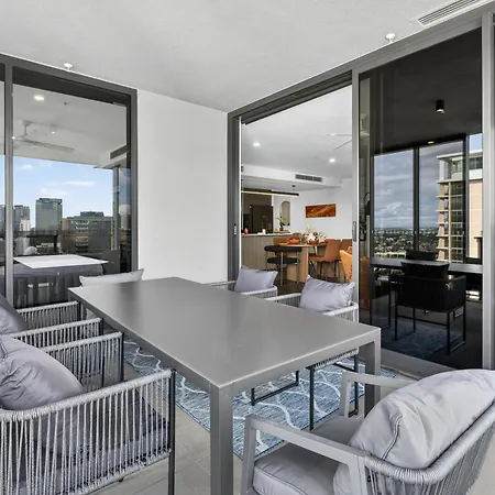 Apartment 31f Premium 3br Skyline River Views One