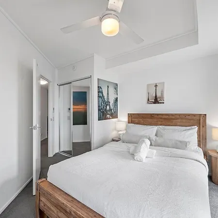 With Stunning River Views Up To 6 Guests And 2 Parking Apartment