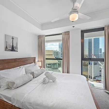 With Stunning River Views Up To 6 Guests And 2 Parking Apartment *