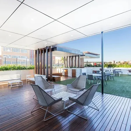 Apartment Spacious 3br Near Stadium W Views, Pool And Car Park