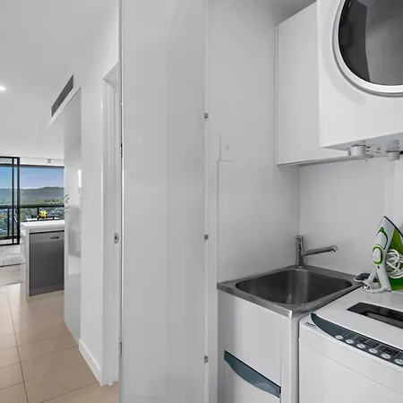 Spacious 3br Near Stadium W Views, Pool And Car Park Apartment