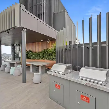 Luxury Sky-high Cbd With Pool, Gym, Parking Apartment Brisbane