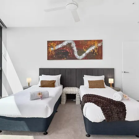 3 Bedroom Luxury In The Sky Apartment Brisbane
