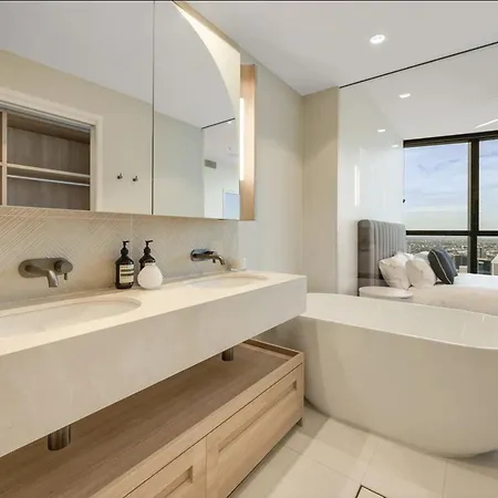 Apartment Cloud Nine | Designer Views On Level 61
