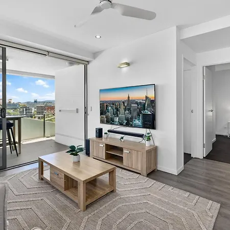 Luxury 2bed2bath With Pool, Parking, Gym And Views * Brisbane
