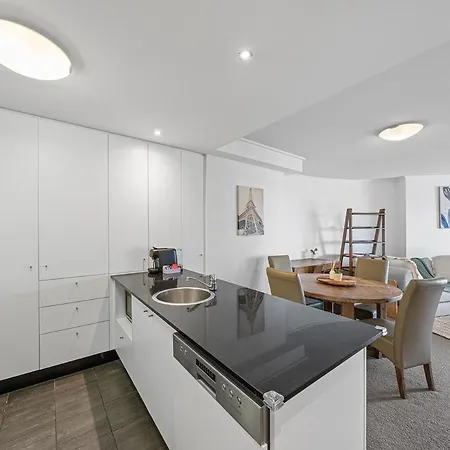 With Stunning River Views Up To 6 Guests And 2 Parking Apartment Brisbane