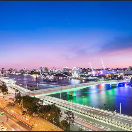 One Sky - Sleep 6 - Pools Cinema Sauna Gym Free Parking * Brisbane
