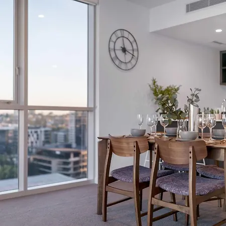 Stylish 2br With Water Views In South * Brisbane