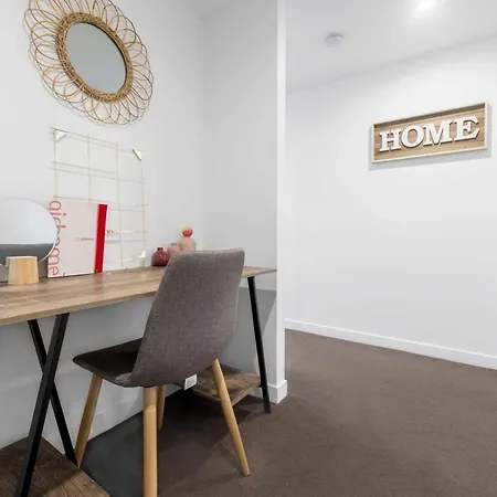 Apartment Stylish 2br With Water Views In South
