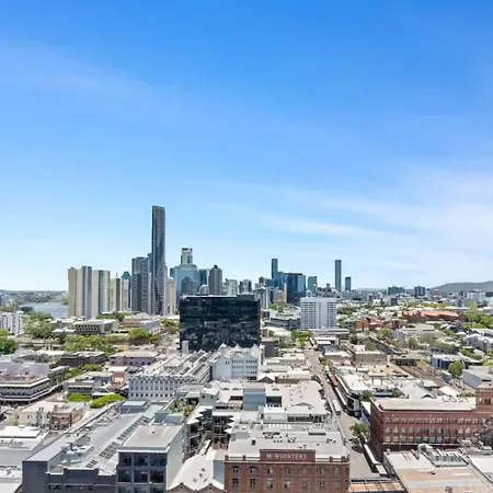 Apartment Luxury High-floor 1br Retreat With Balcony Brisbane