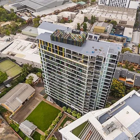Penthouse Sleep 6 - Cbd Views - Pools - Games - Baby Brisbane