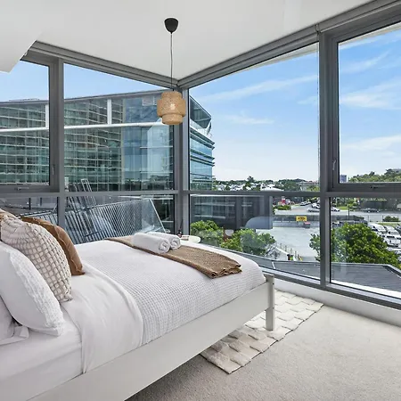 Apartment Portside Luxe Retreat 2br Free Parking & Pool *