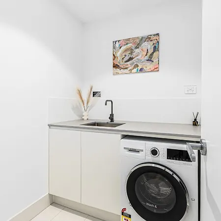 3 Bedroom Luxury In The Sky Apartment Brisbane