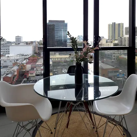 Alfred Street Retreat - 2Br With Parking A Pool & Gym Apartment *