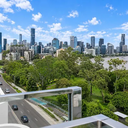 Riverside Modern 2br East With Parking Brisbane