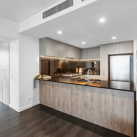 Apartment One Sky - Sleep 6 - Pools Cinema Sauna Gym Free Parking *