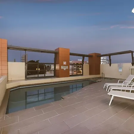 Modern Cbd W/ Balcony Views | Pool & Gym *