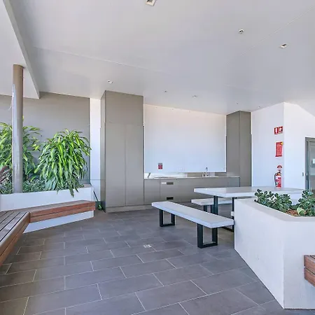 Windward - Inner-city Skyline With Pool Access Apartment