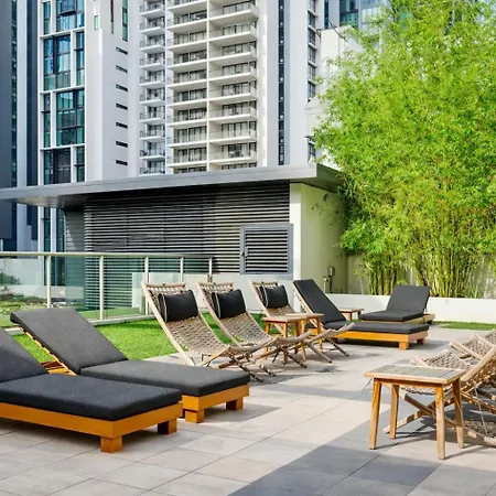 Oaks Festival Apartment *